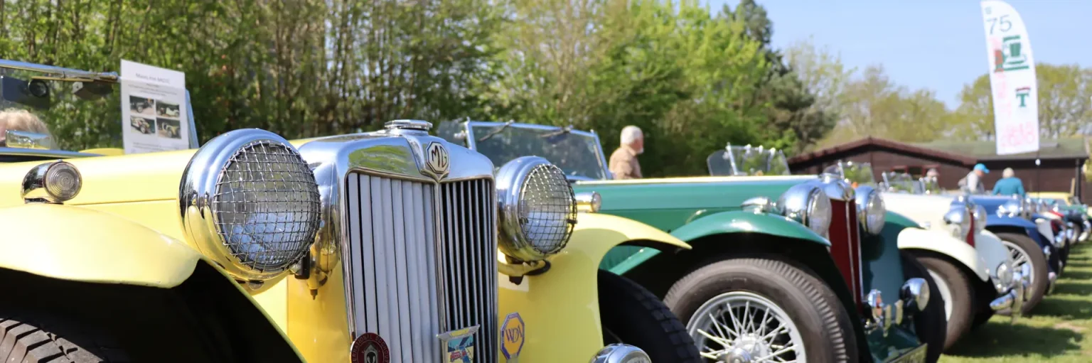 brooklands-museum-classic-car-day-weybridge-surrey-spring-summer-easter[1]