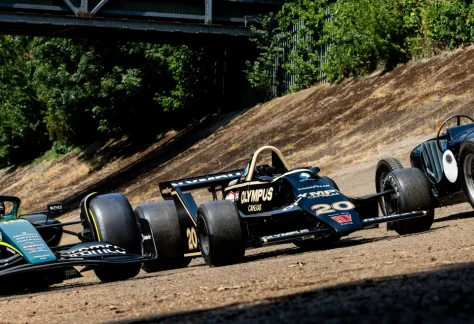 brooklands-museum-grand-prix-cars-on-members-banking_credit-lou-johnson[1]
